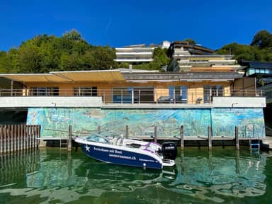 Seestern am See mit Motorboot
