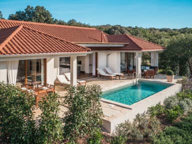 Luxury Beach Villas Porto Bus