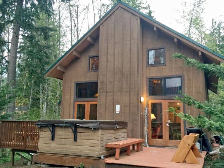 44MBR Rustic Cabin with a Hot Tub