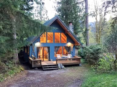 53MBR Cozy Cabin w/ Hot Tub