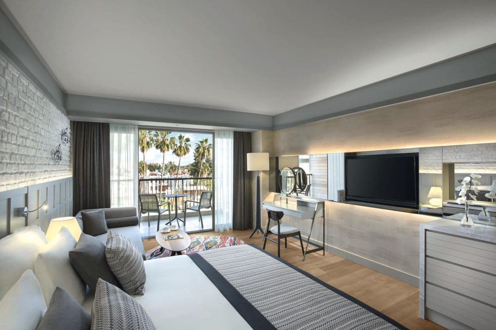 Acanthus Cennet Barut Collection