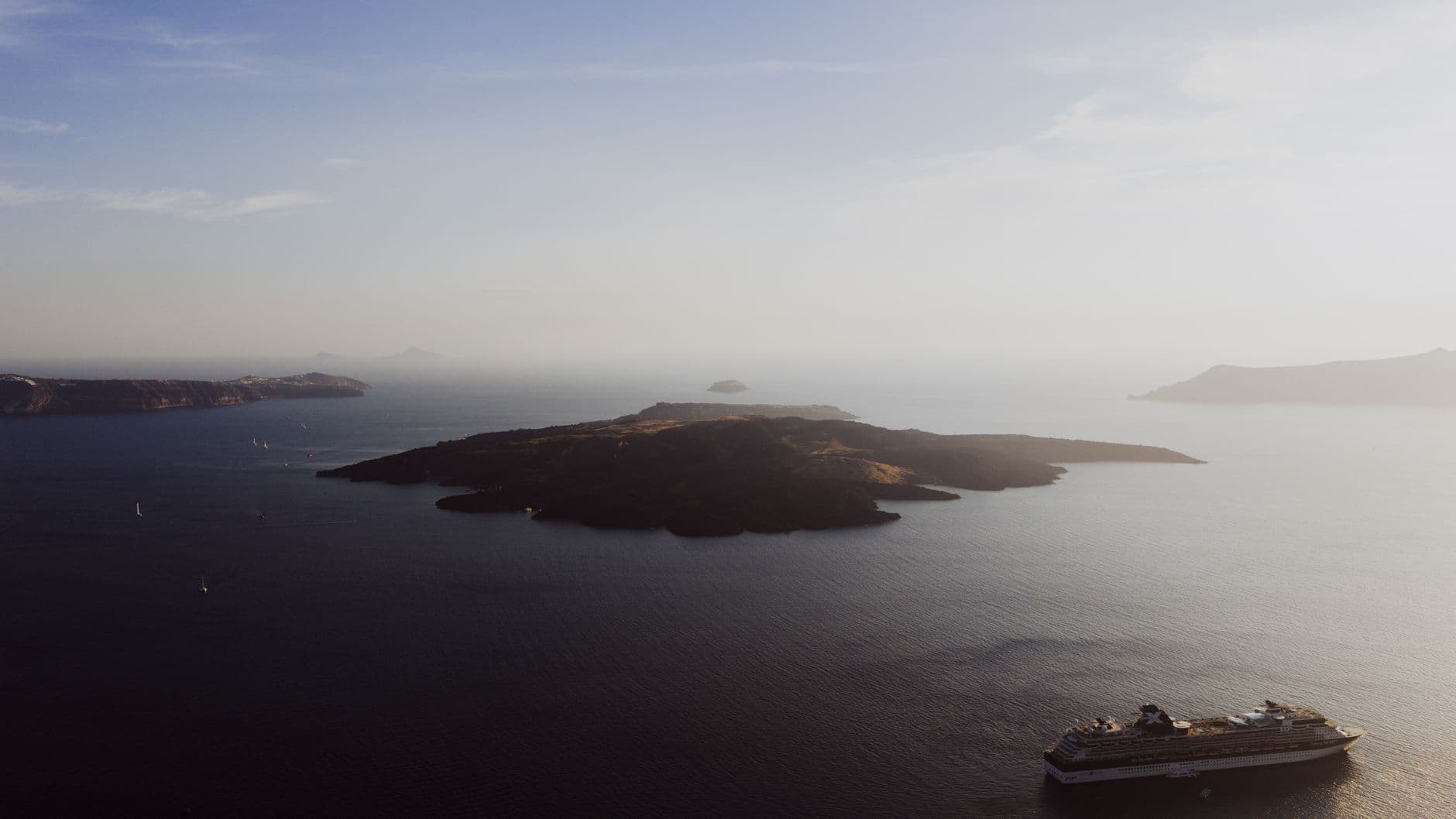 Boottocht over de caldera van Santorini