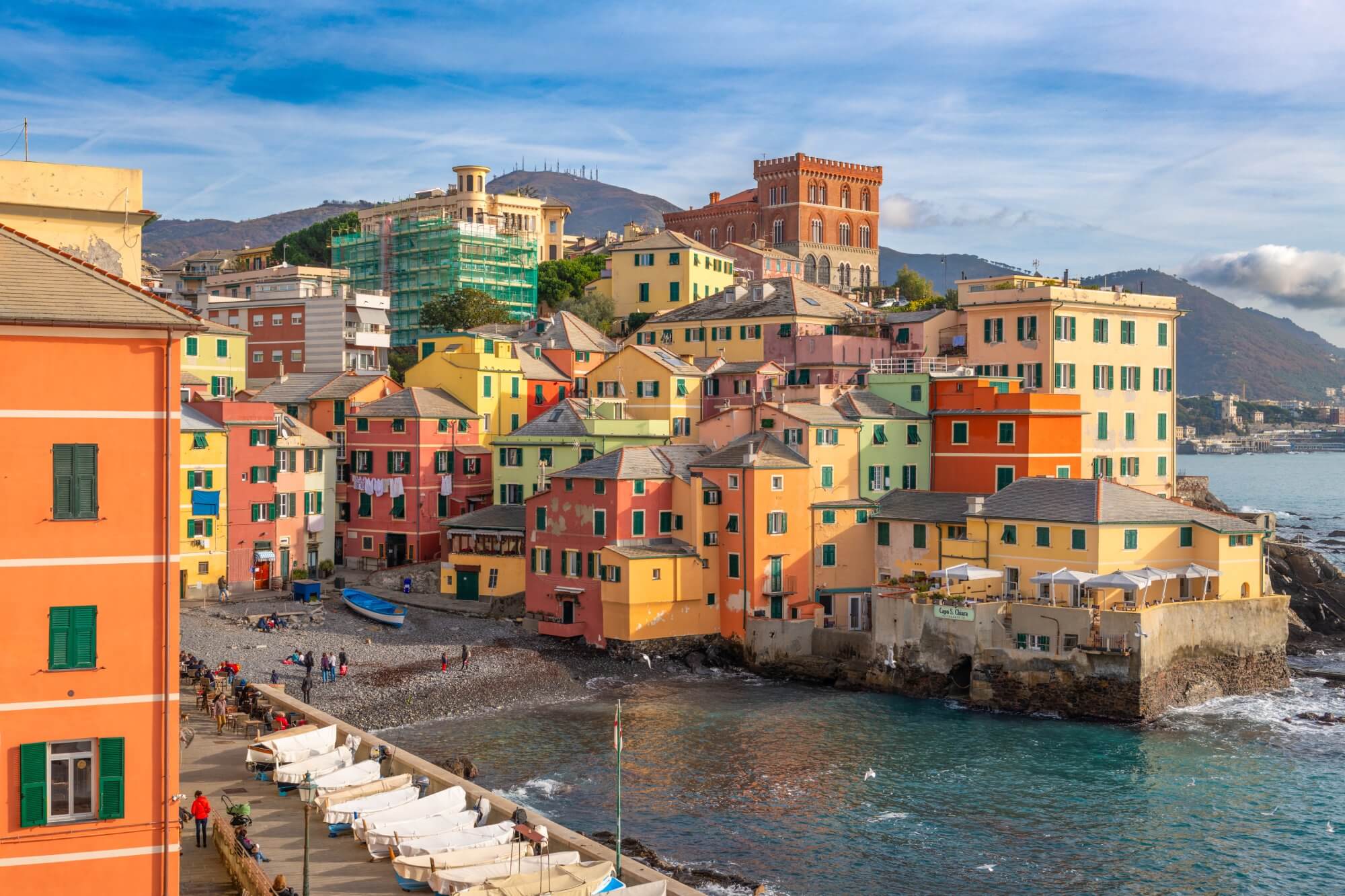 Vliegtickets naar Genua: slim boeken, juiste timing en scherpe prijzen