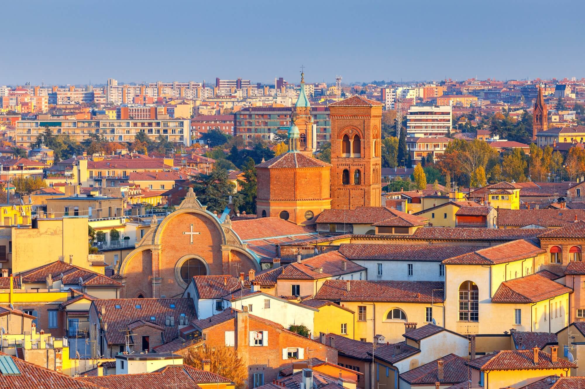 Vliegtickets naar Bologna: zo vind je de beste prijs en de juiste vluch
