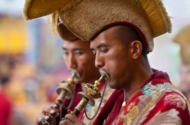 Rondreis NEPAL & TIBET - 24 dagen; Pelgrims en gebedsvlaggen