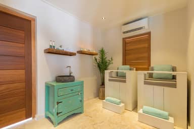 Dolphin Suites