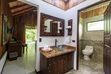 Arenal History Inn
