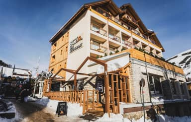 Base Camp Lodge Hotel